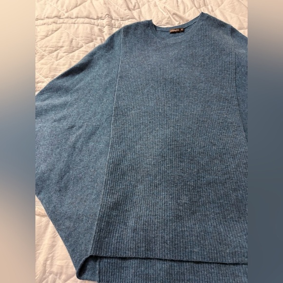 J. McLaughlin Blue Crew Neck Cashmere Sweater with Dolman Sleeves Oversized - Picture 10 of 10